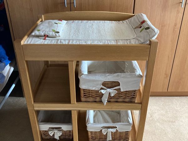 Baby changing unit with storage