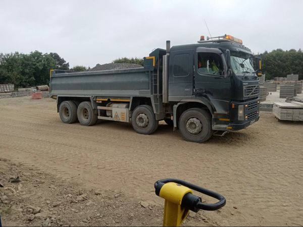 Tipper lorry for hire