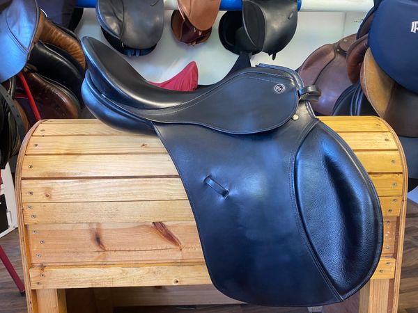 Kieffer Aachen black leather saddle 16.5-17”