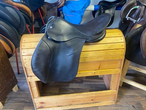 Lovatt and ricketts general purpose leather saddle