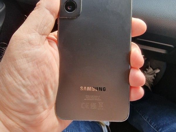 Samsung S22 Phantom Black Few weeks old Open to Swap or Trade