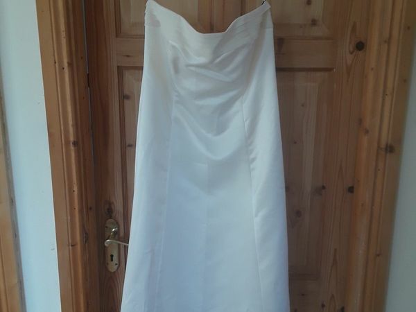 Brand New Ivory coloured wedding dress