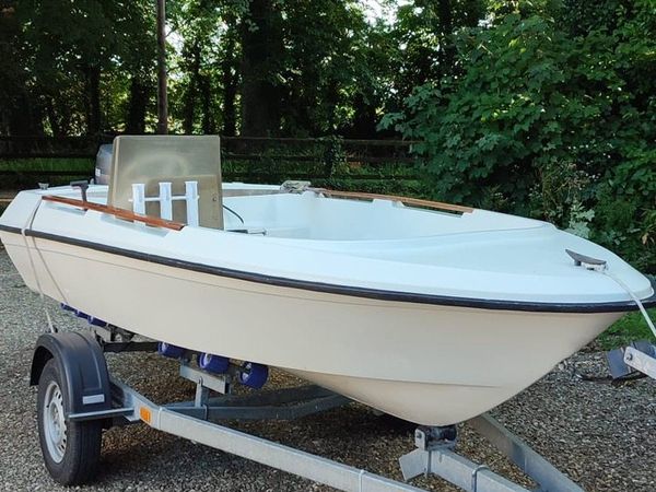 Sports open deck boat and trailer with 40hp Marine