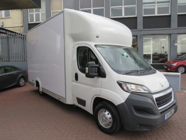 Peugeot Boxer Blue HDI Luton Body High Cube Low F