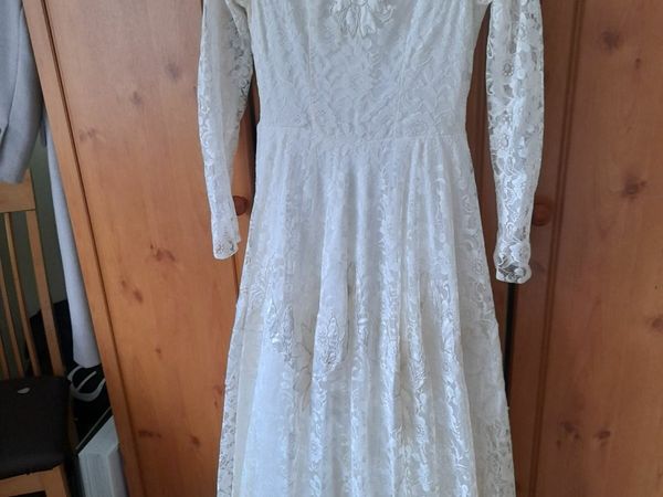 Beautiful vintage cream lace wedding dress