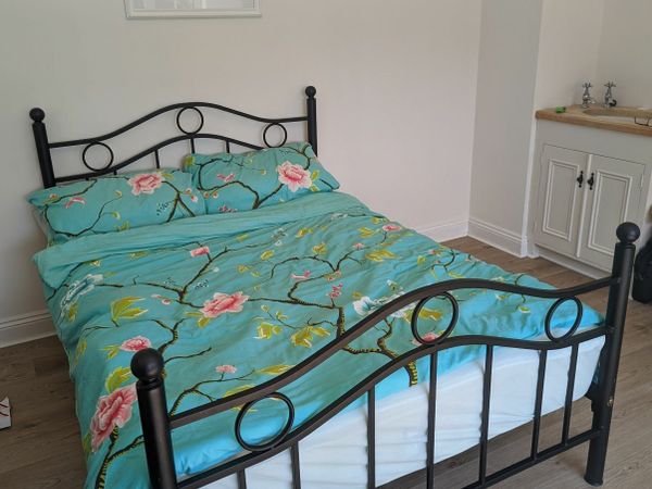 4 1/2ft Double Bed and Mattress