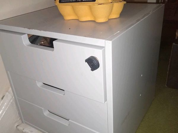 Filing cabinet drawers