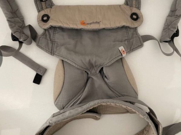 Ergobaby 360 sling with newborn insert