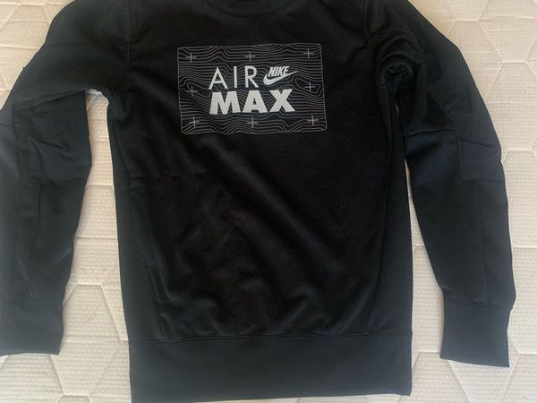 Black Nike crew sweatshirt