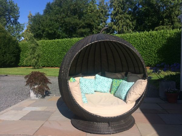 Apple Chair - Contemporary Garden Cocoon