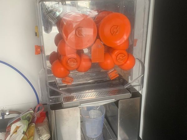 Orange juicer