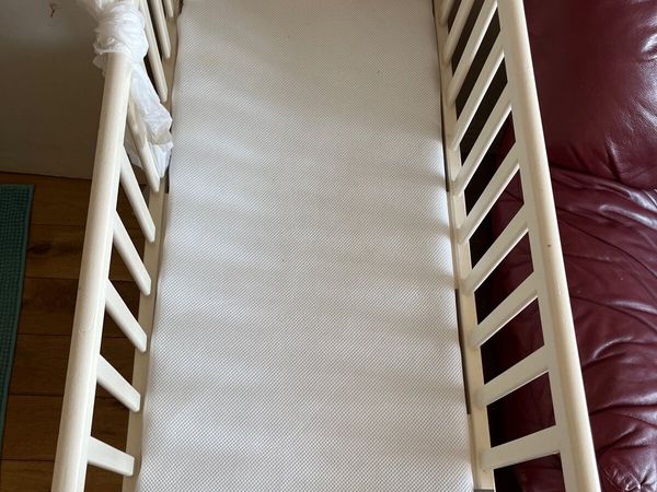 Baby Cot/bed