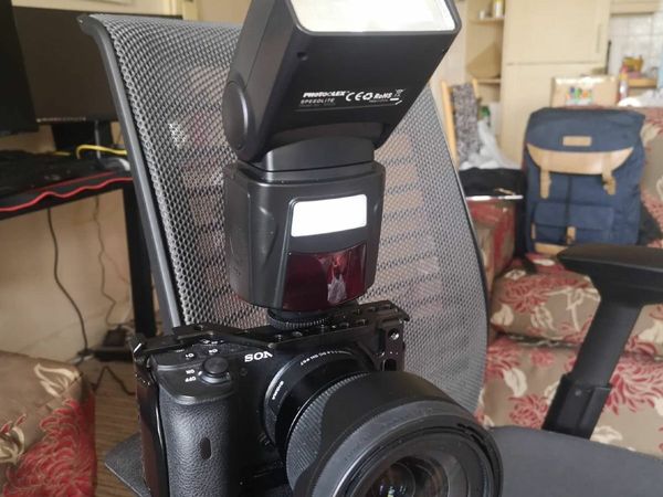 Sony A6600 Mirrorless Camera & Lens & Extras