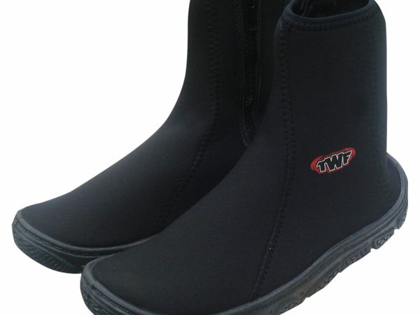 New kids zipped wetsuit boots, sizes 1,4,5