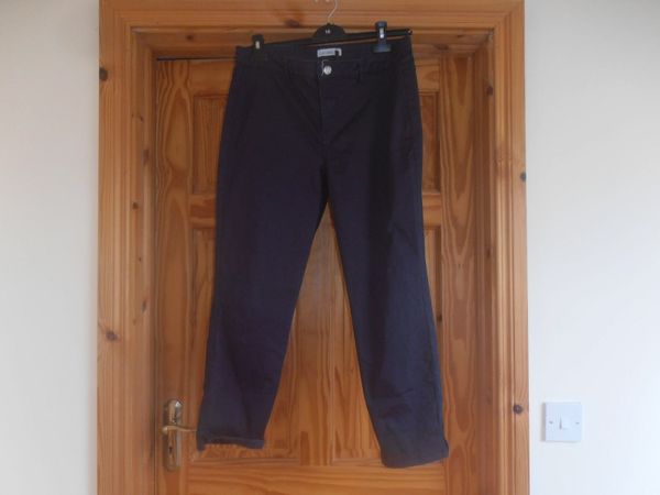 Beautiful Gallery 3/4 Length Trouser not worn Size 12