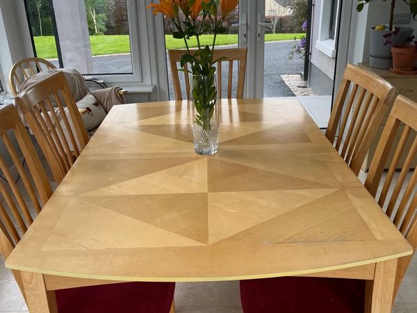 Extendable dining table and six chairs