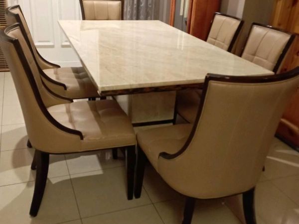 Dining room table & chairs