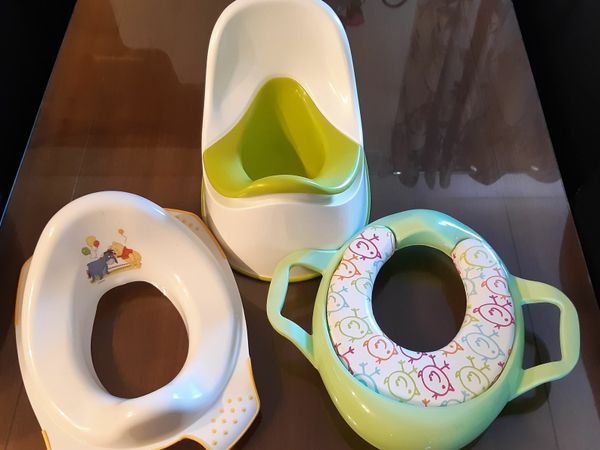Toilet training potty and non-slip training toilet seat