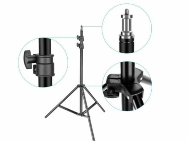 Video Light and Stand Lighting Kit Includes: 320
