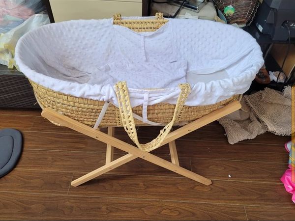 Baby moses basket and stand