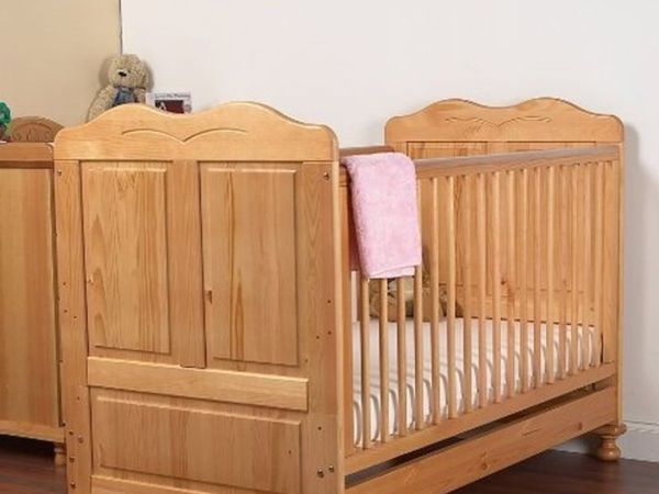 Bay Cot/  toddler  bed