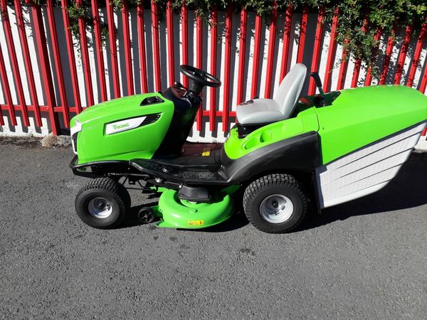 Viking  ride on mower working perfectl immaculate
