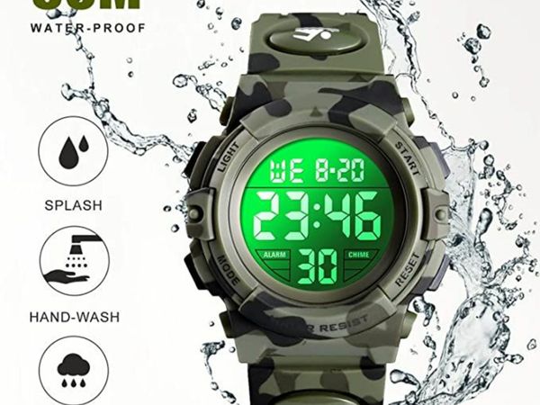 Boy's Digital Quartz Waterproof Sports Watch (Green)