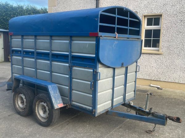 Cattle/sheep trailer