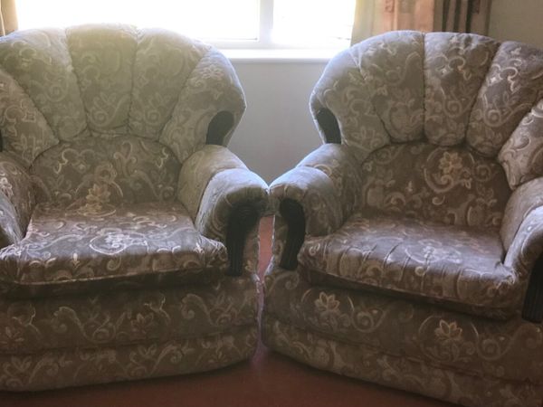 3 piece suite -sofa and 2armchairs.