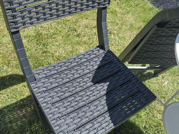 2 new foldup garden/patio chairs
