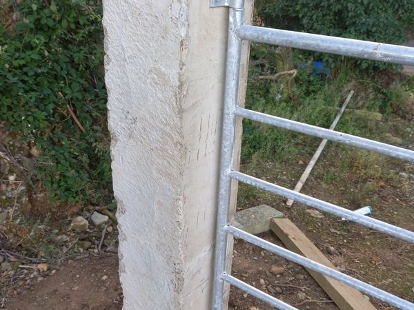 Fencing gate postes