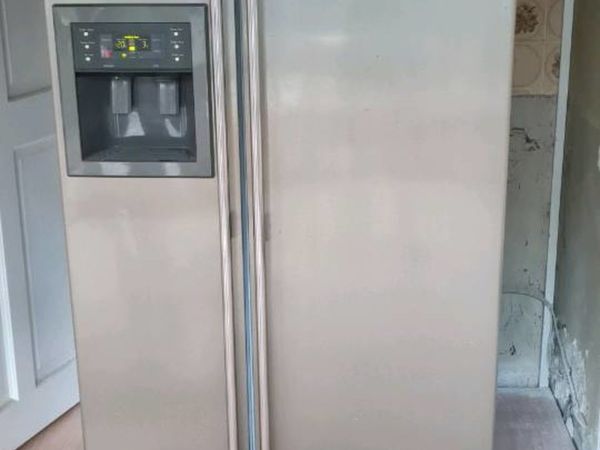 American fridge freezer and smeg gas cooker