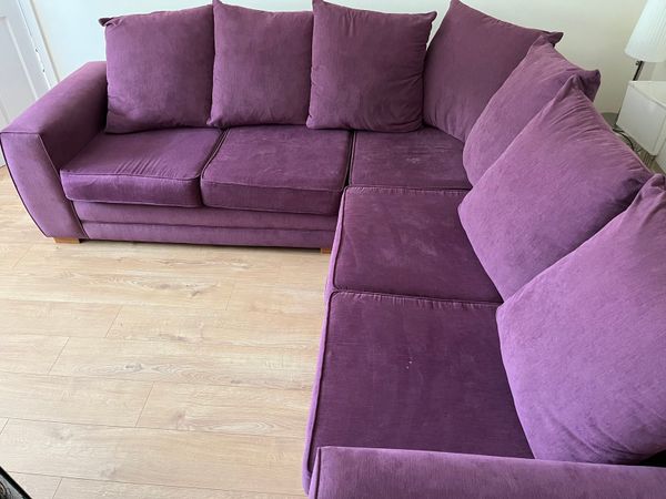 Corner sofa in excellent condition.