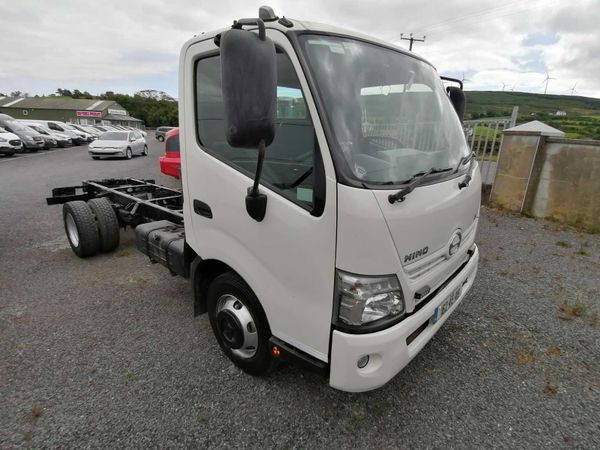 Hino 300 chassis and cab, 2016