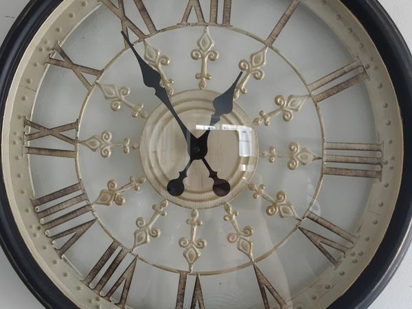 Large ornate metal clock- black/gold/cream