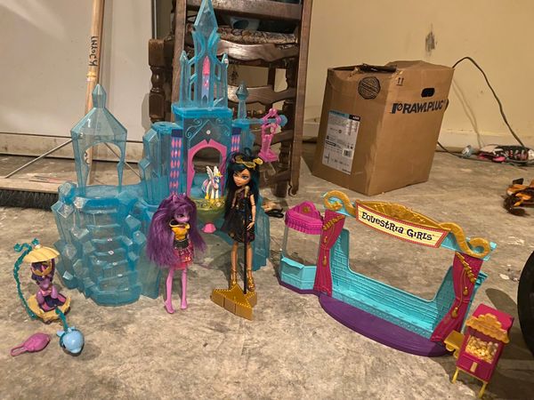 My little pony set with monster high doll