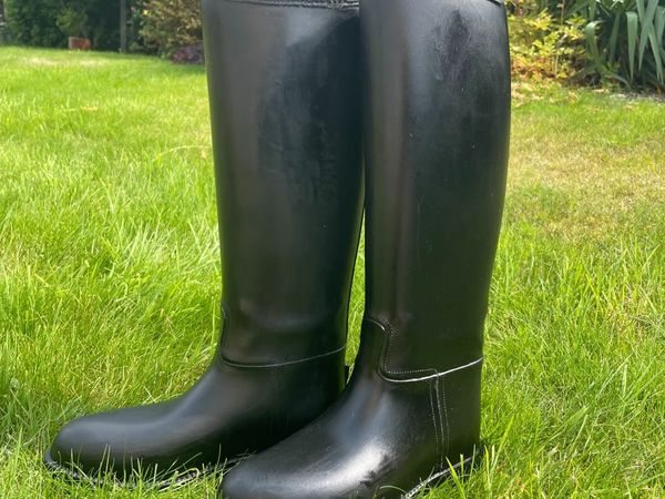 Horse riding boots Size 4