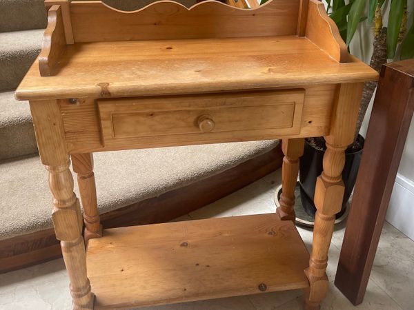 Gorgeous Pine Country Style Side - Console Table