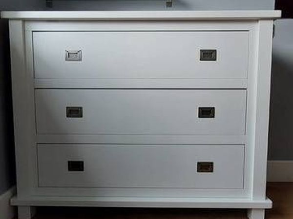 Kids white chest of drawers