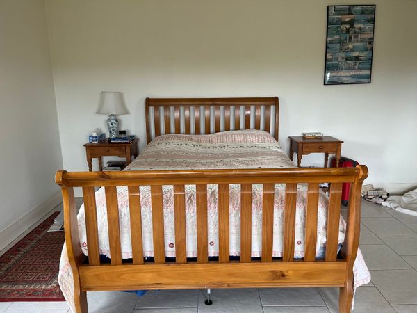 King sized sleigh bed