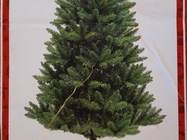 6ft Christmas Tree + decorations
