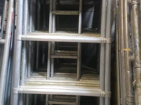 Aluminium scaffolding towers