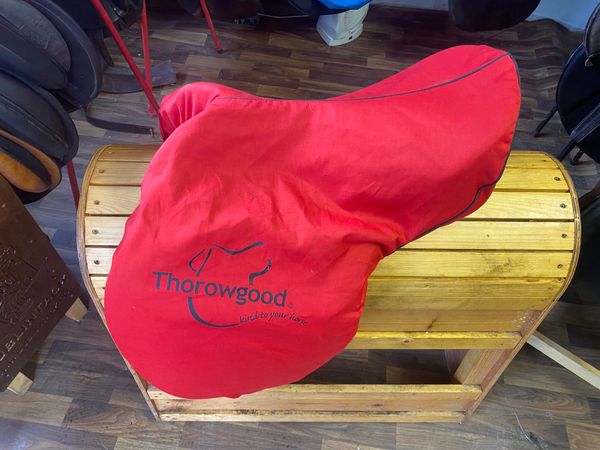 Thorowgood black wide fit  saddle new