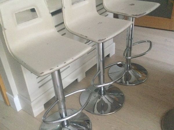 Kitchen island stools