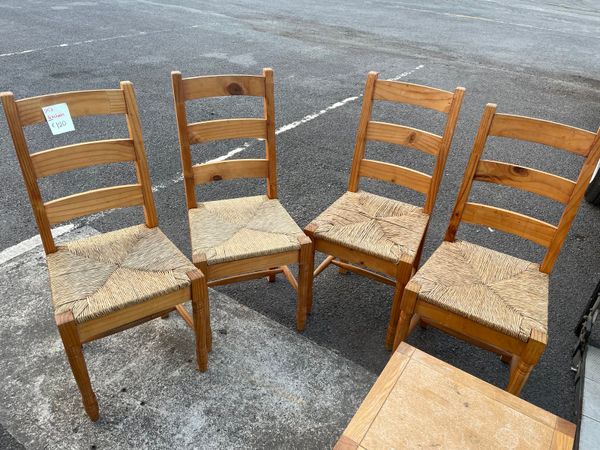 4 x kitchen chairs  €120