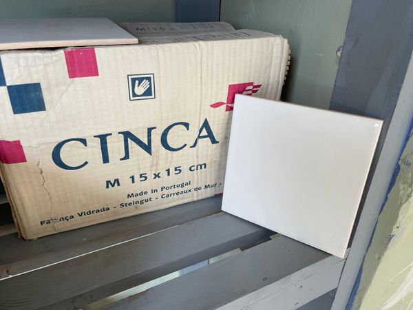 Box Of 62 White Cinca Bathroom Or Kitchen Tiles