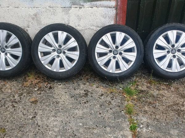 [[[Selling set of 16in alloys]]]