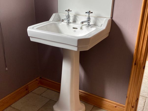 Free standing bathroom sink and taps
