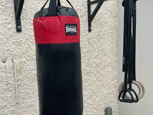 Lonsdale Boxing Punch Bag 2.5ft with Bag Gloves and Focus Mitts