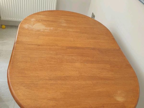 Table extendable and 3 Chairs